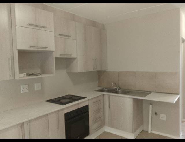 2 BEDROOM TOWNHOUSE FOR SALE IN ALBERTSDAL